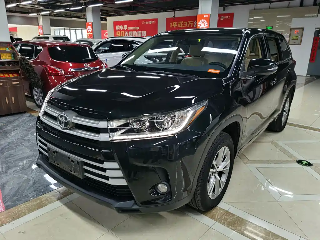 Toyota Highlander 2021 — фото 1