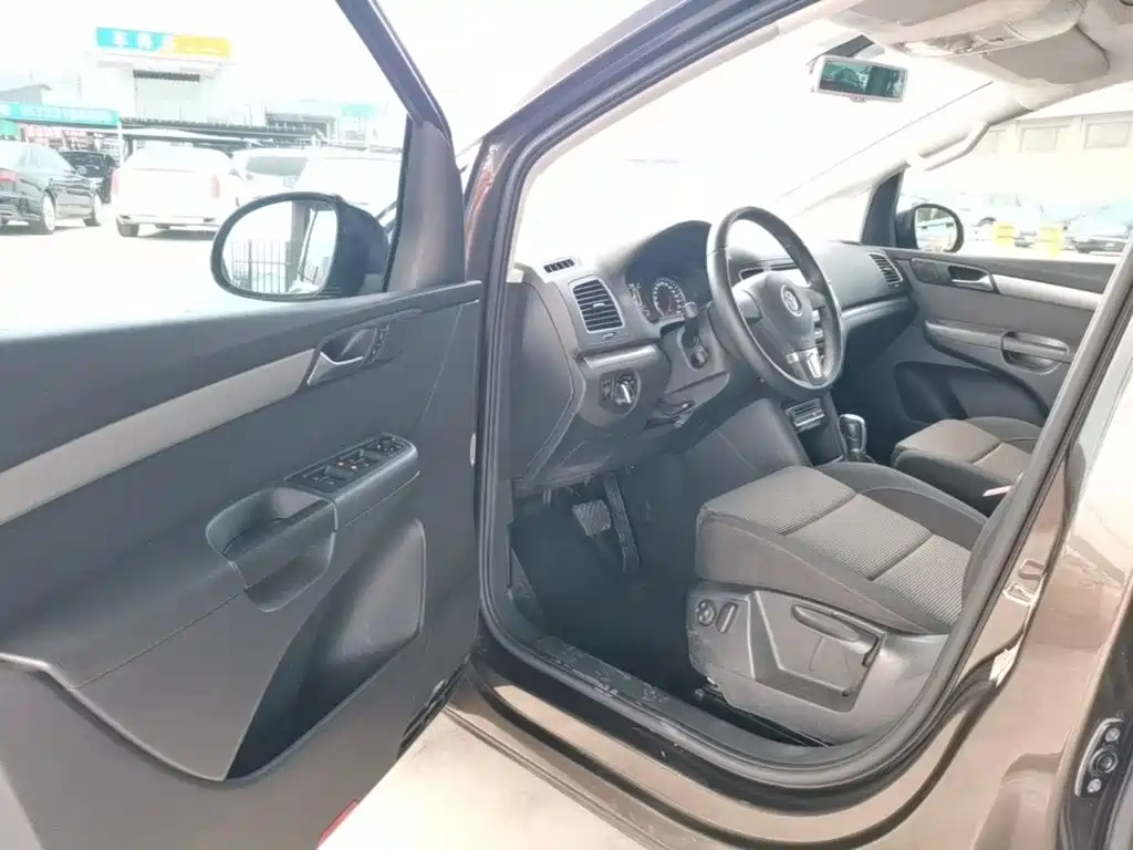 Volkswagen Sharan 2017 — фото 16