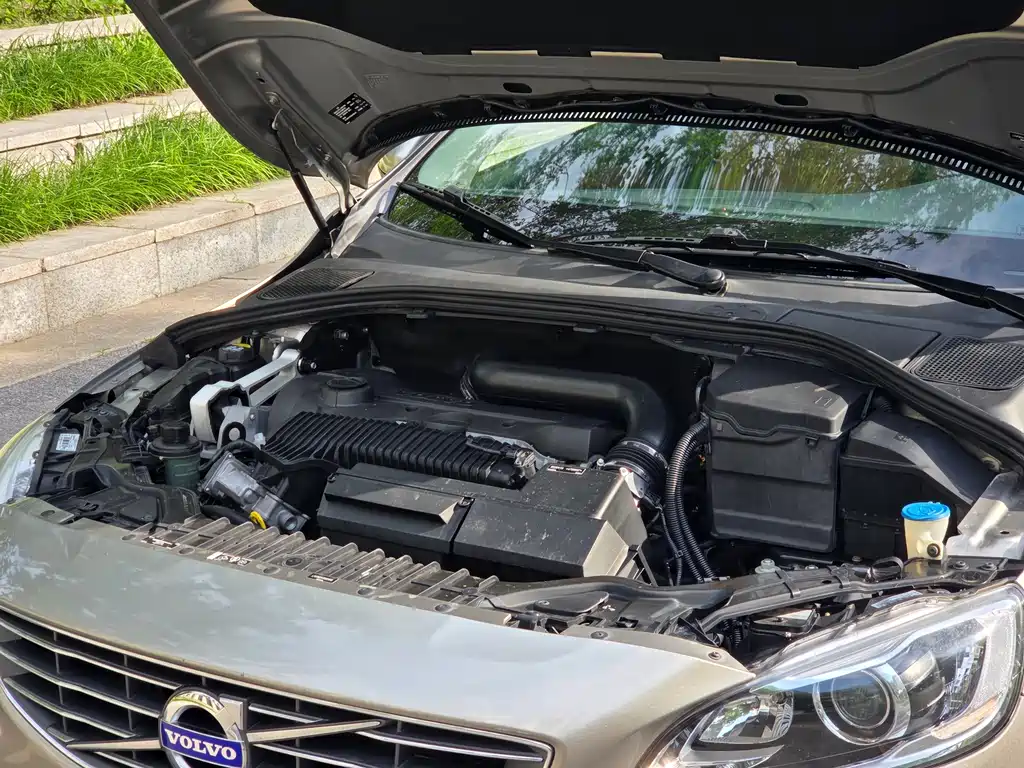 Volvo S60 2015 — фото 29