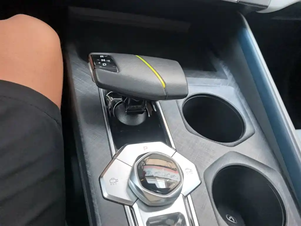 Changan UNI-V Smart Electric Idd 2023 — фото 14