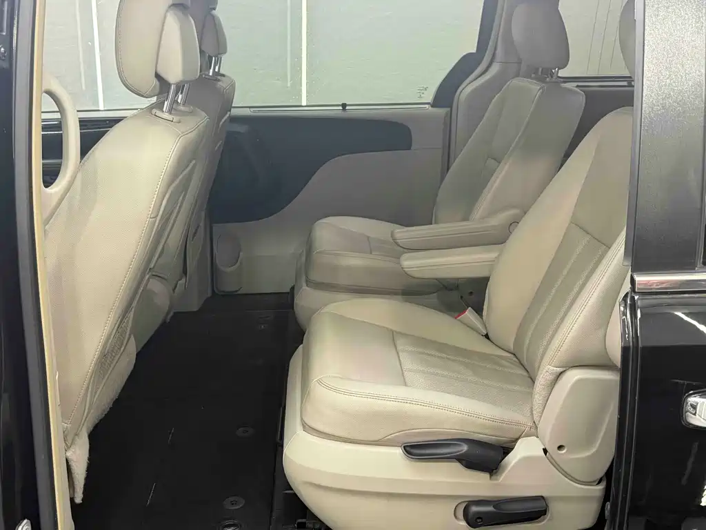 Chrysler Grand Voyager 2014 — фото 19