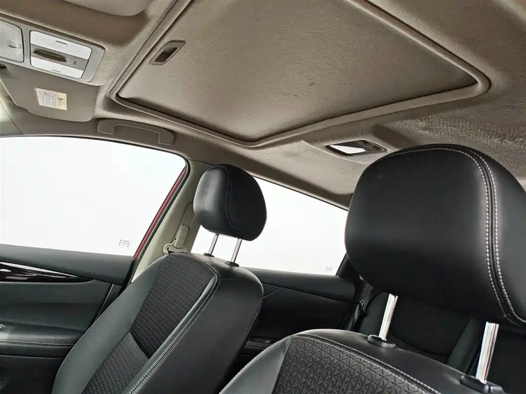 Nissan Tiida 2019 — фото 15