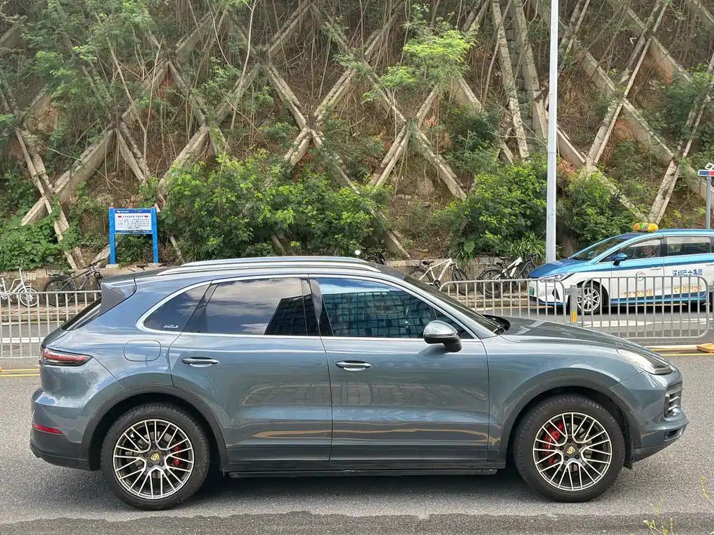 Porsche Cayenne 2019 — фото 5
