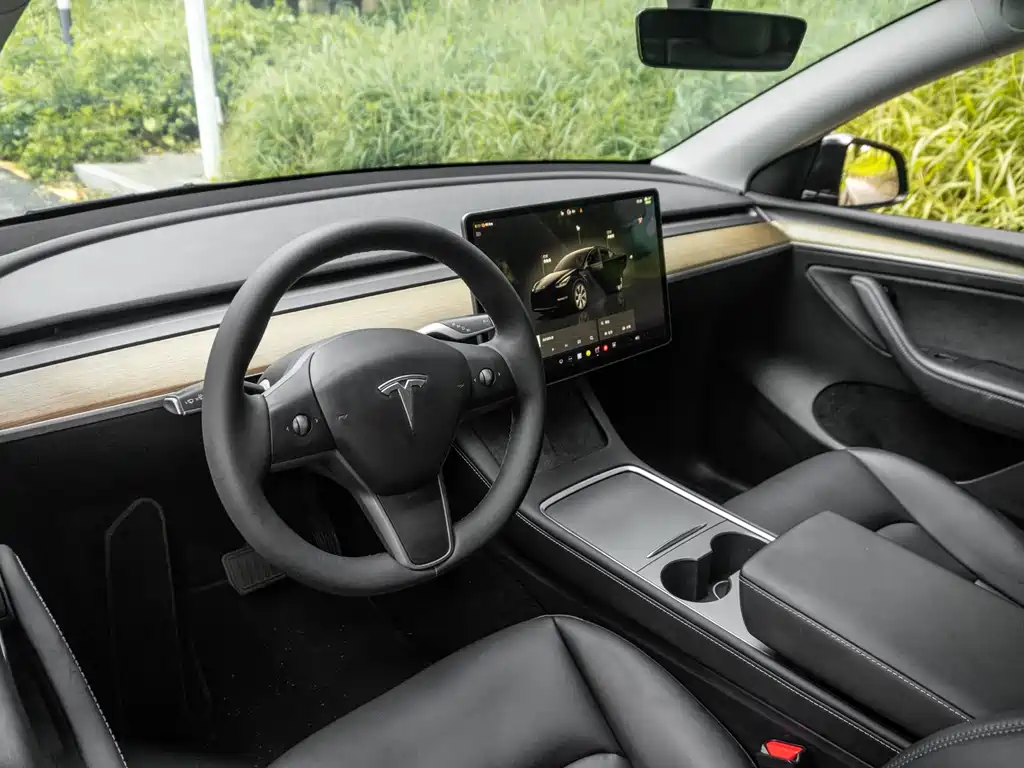 Tesla Model Y 2022 — фото 10