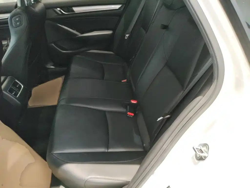 Honda Accord 2020 — фото 17