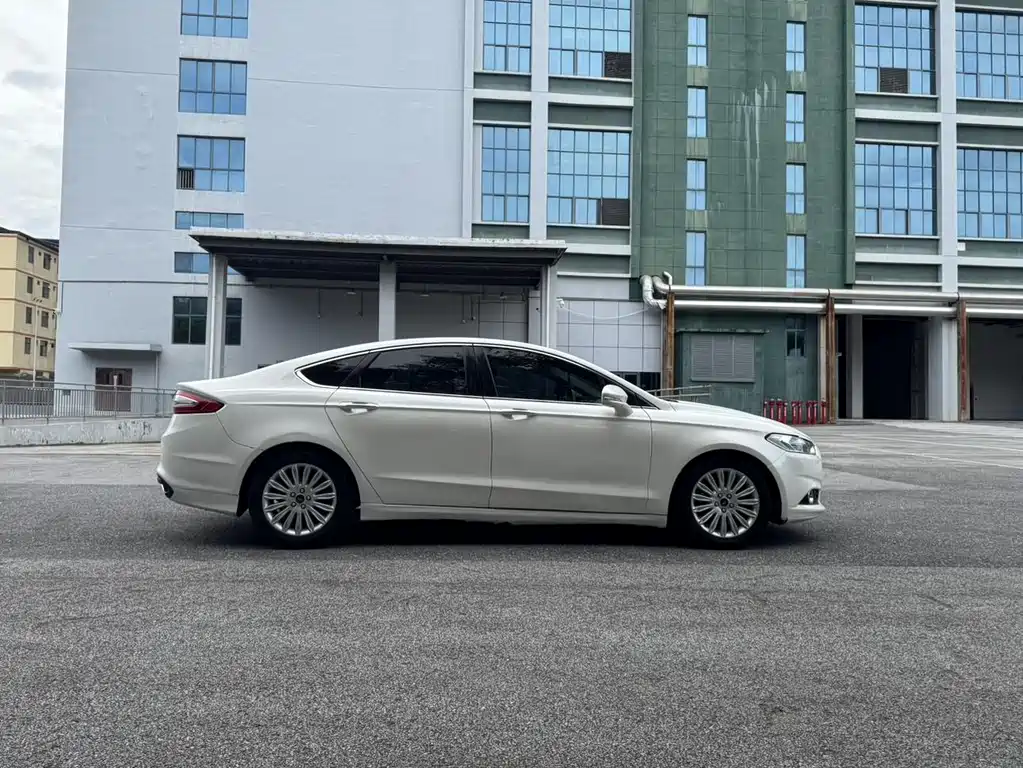 Ford Mondeo 2014 — фото 26