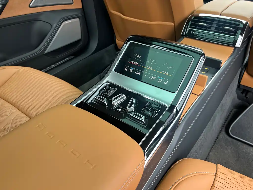 Audi A8 2025 — фото 15