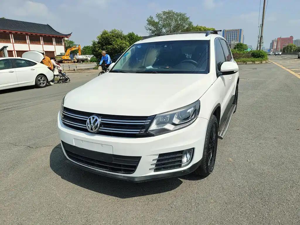Volkswagen Tiguan 2016 — фото 1