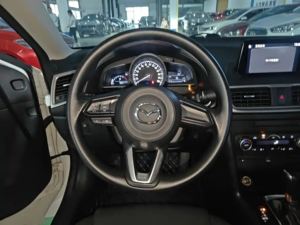 Mazda 3 Axela 2017 — фото 11