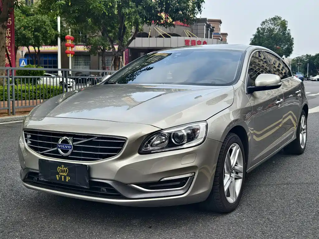 Volvo S60 2015 — фото 1