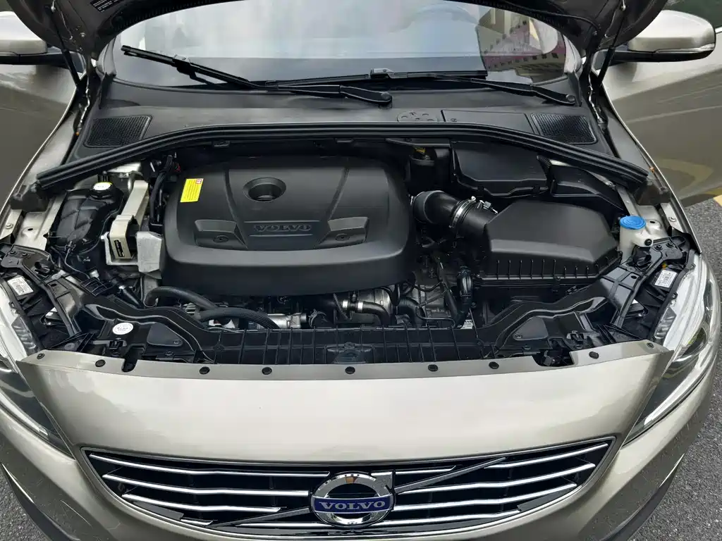 Volvo S60 2015 — фото 16