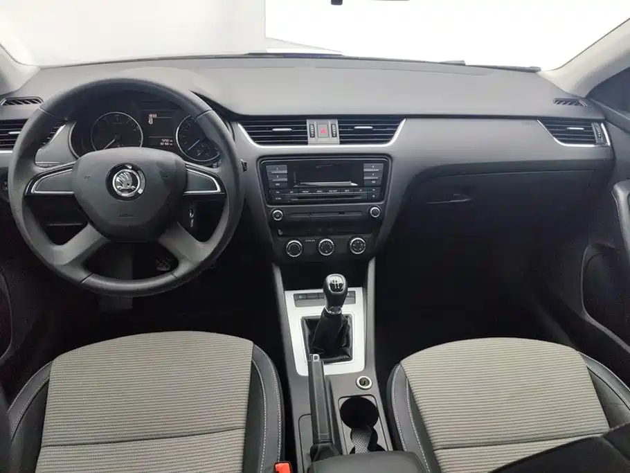 Skoda Octavia 2015 — фото 12