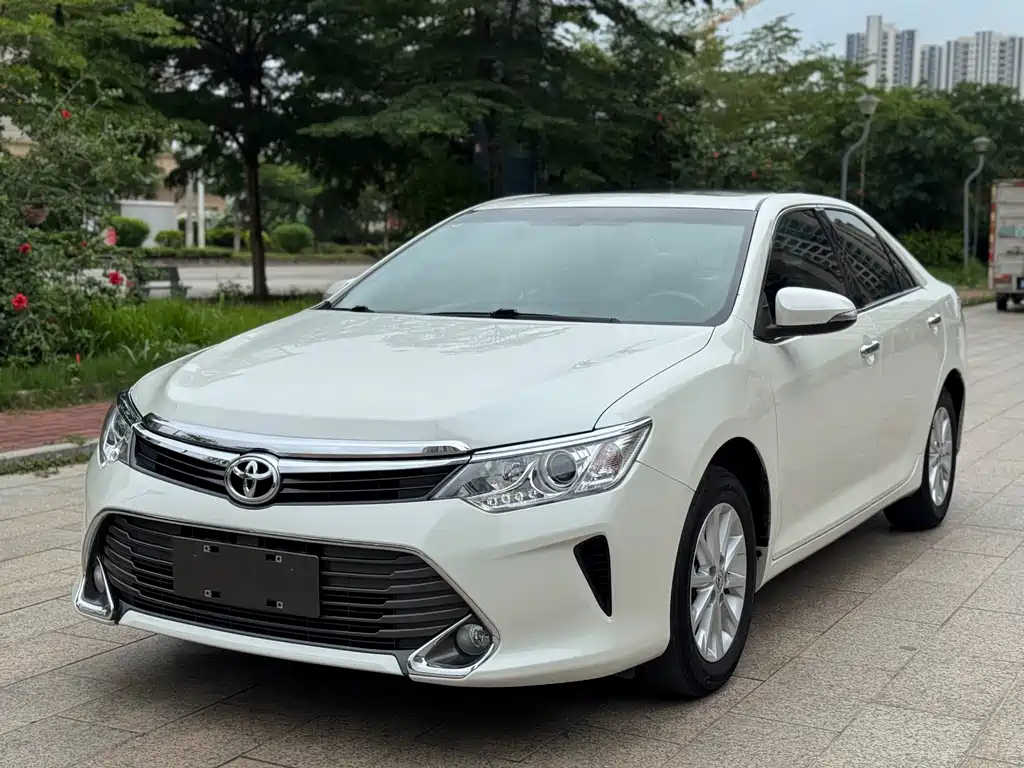 Toyota Camry 2015 — фото 2