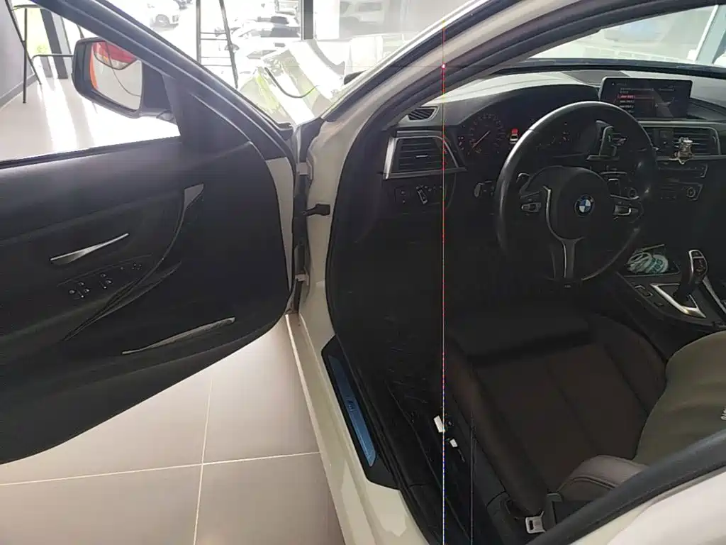 BMW 3 Series 2018 — фото 16