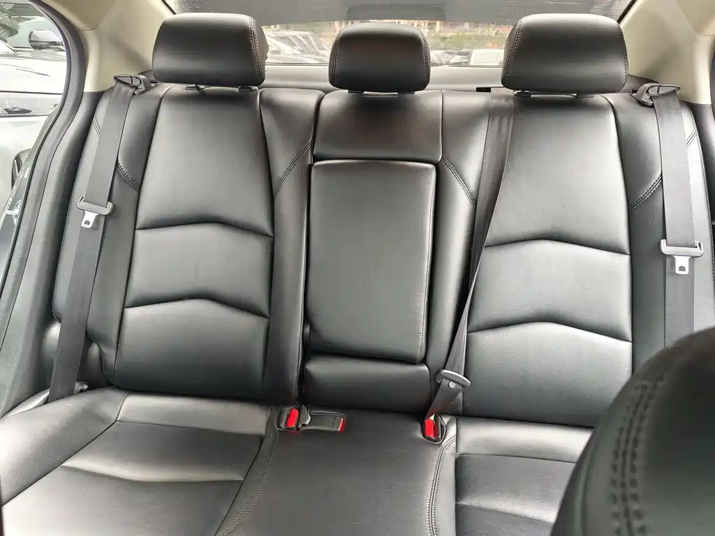 Mazda 3 Axela 2018 — фото 19