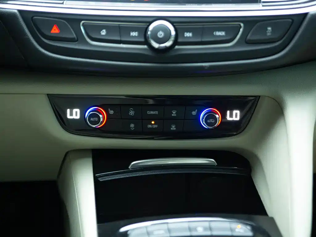 Buick Regal 2022 — фото 10