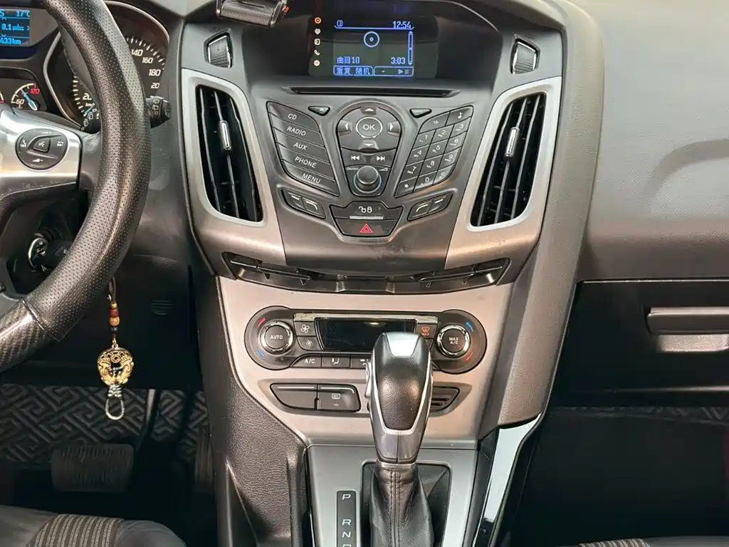 Ford Focus 2014 — фото 18