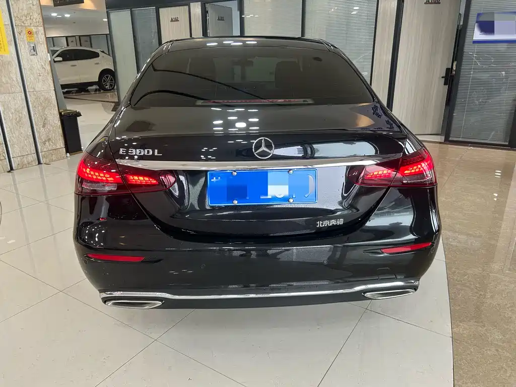 Mercedes-Benz E-Class 2021 — фото 17