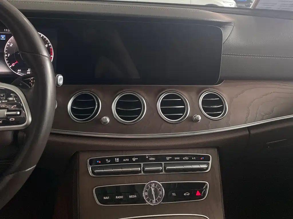 Mercedes-Benz E-Class 2020 — фото 15
