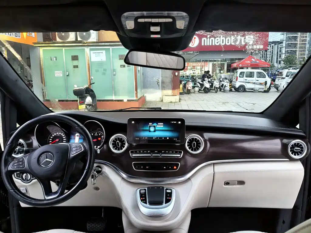 Mercedes-Benz V-Class 2022 — фото 12