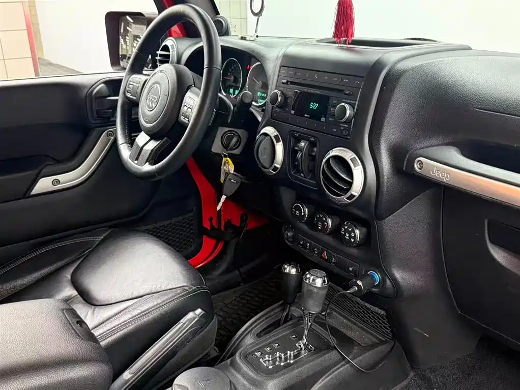 Jeep Wrangler 2014 — фото 9