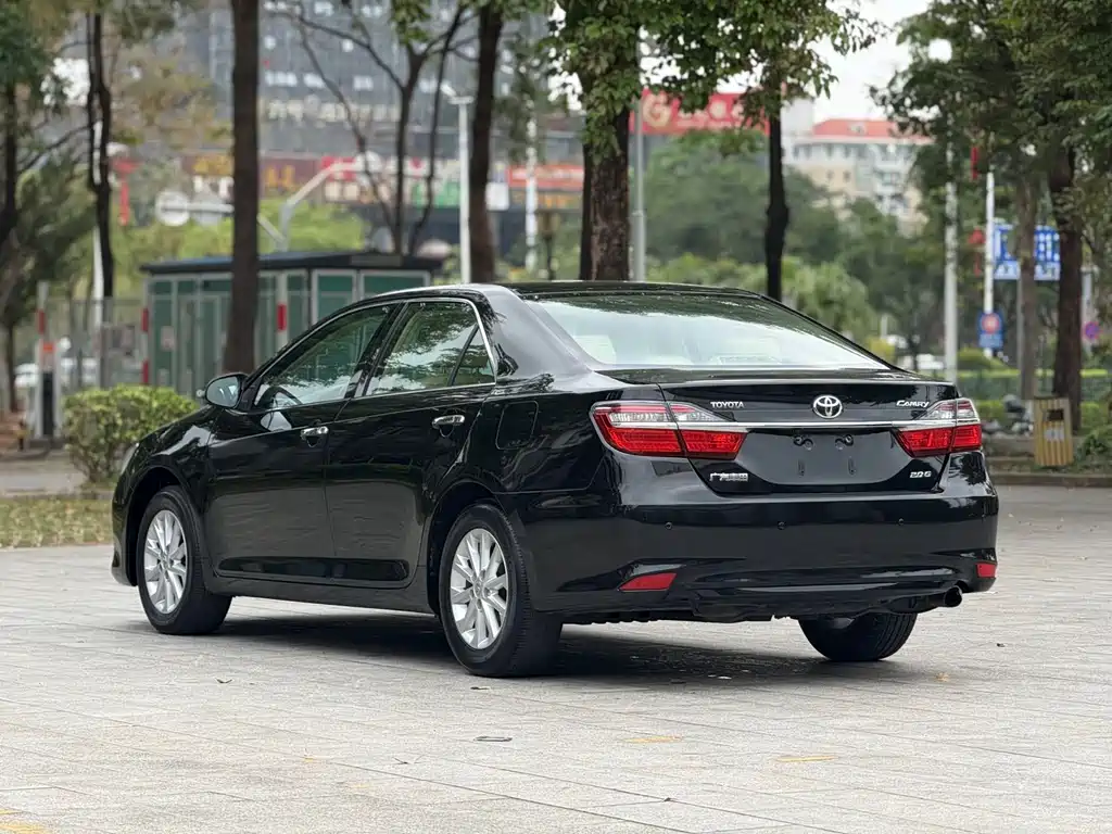 Toyota Camry 2016 — фото 19