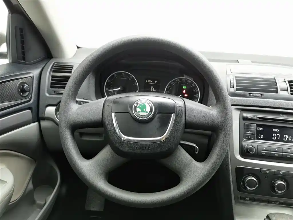 Skoda Octavia 2012 — фото 11