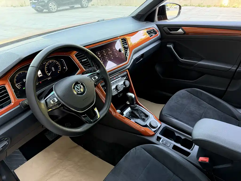 Volkswagen T-Roc 2018 — фото 5