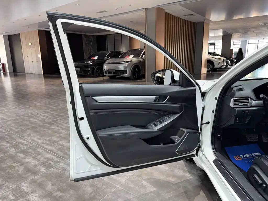Honda Inspire 2022 — фото 23