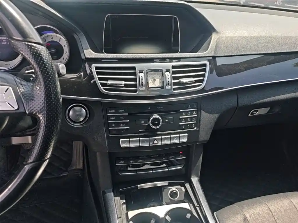 Mercedes-Benz E-Class 2015 — фото 13
