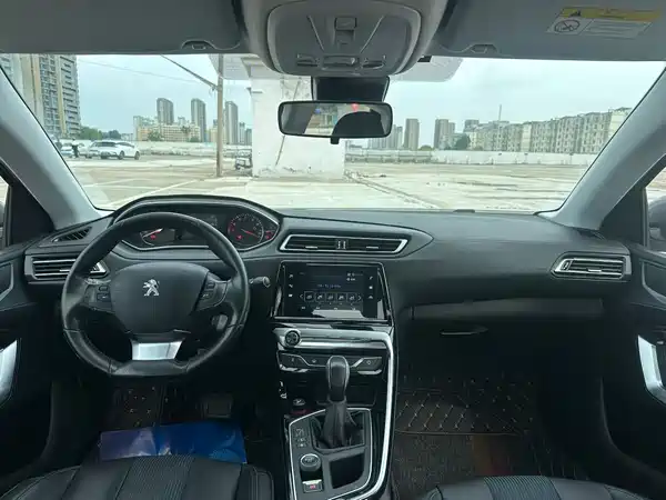Peugeot 308 2016