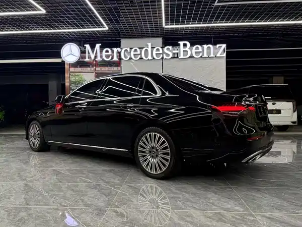 Mercedes-Benz E-Class 2023