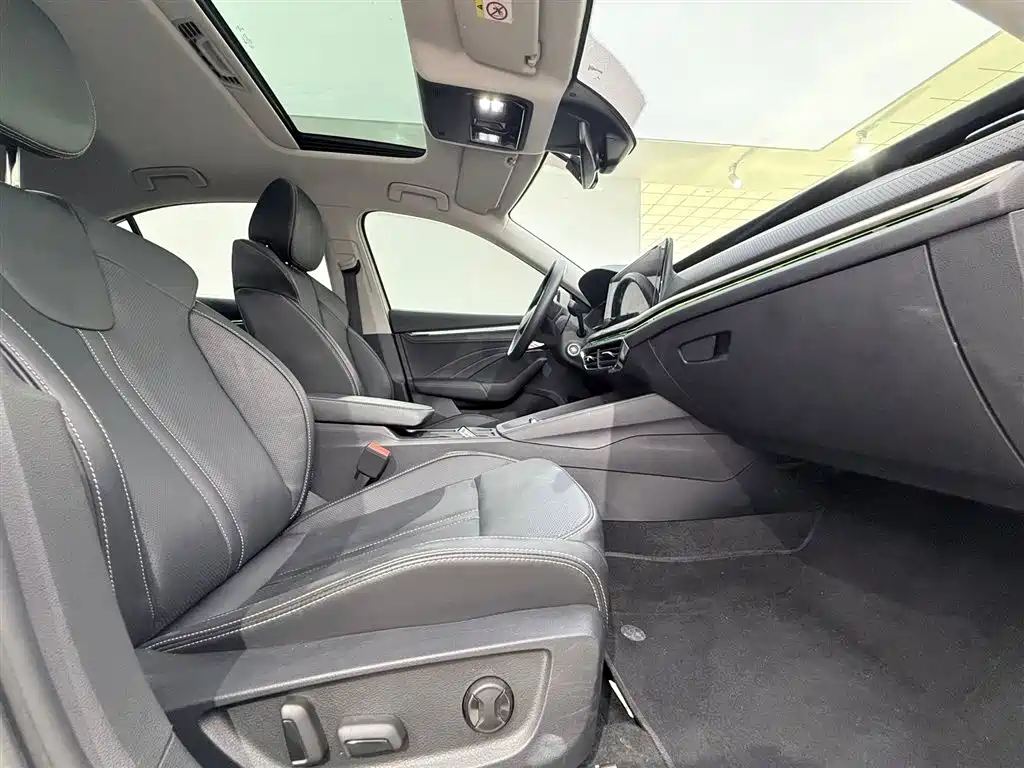 Skoda Octavia 2022 — фото 9