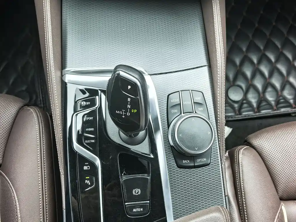 BMW 5 Series New Energy 2020 — фото 6