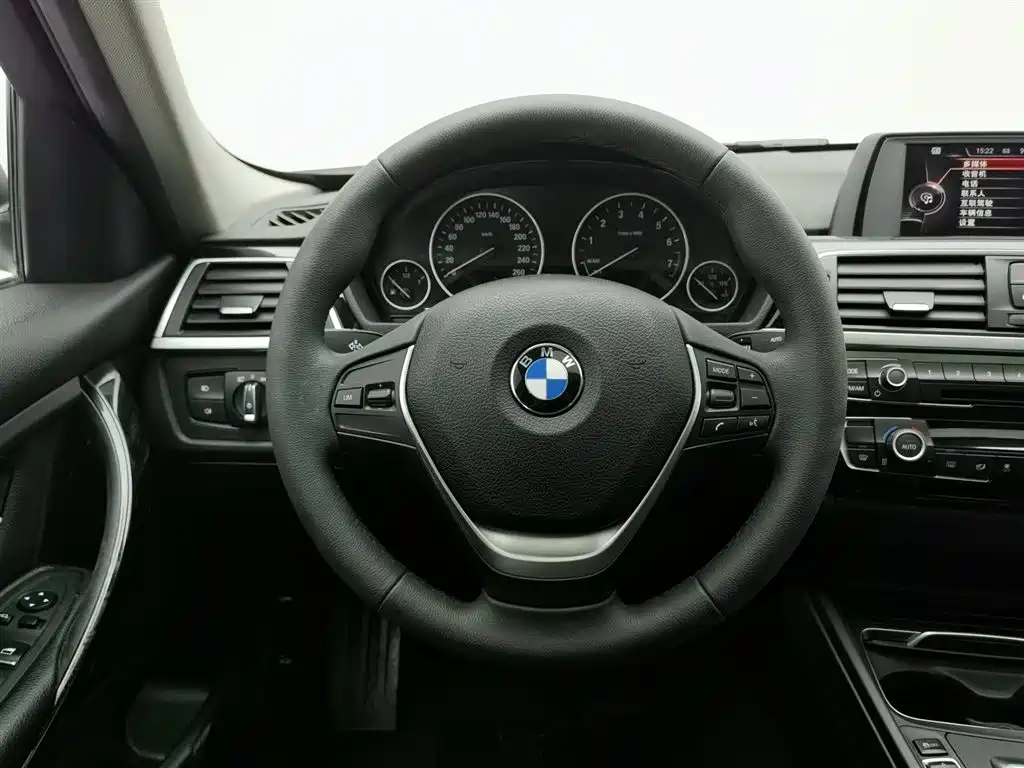 BMW 3 Series 2017 — фото 11