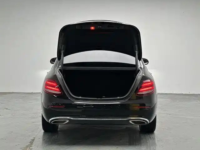 Mercedes-Benz E-Class 2019 — фото 20