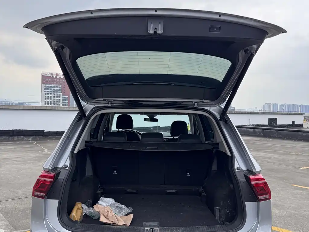 Volkswagen Tiguan L 2023 — фото 7