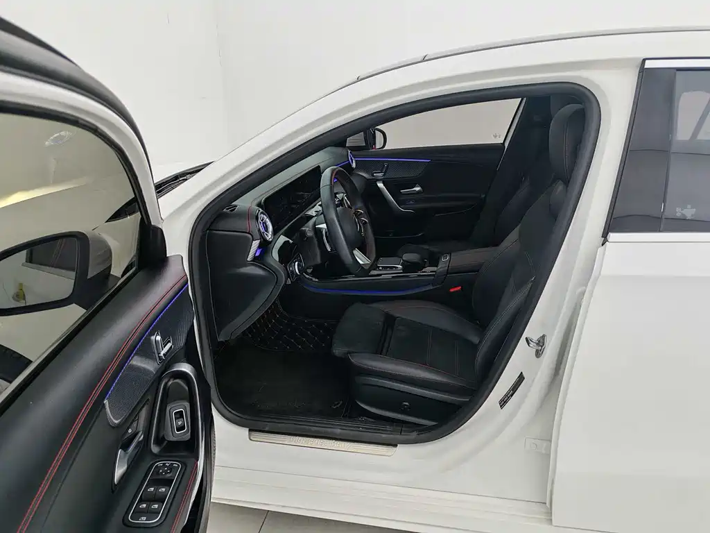Mercedes-Benz A-Class 2023 — фото 10