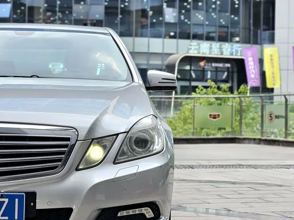 Mercedes-Benz E-Class 2010 — фото 15