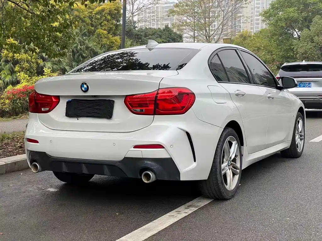 BMW 1 Series 2020 — фото 9