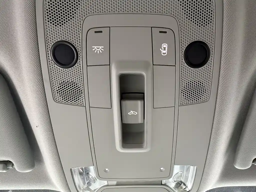 Audi Q2L 2023 — фото 16