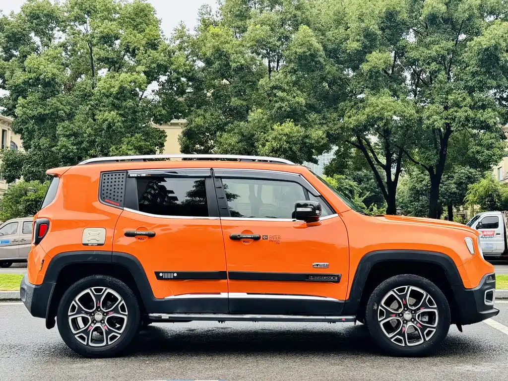 Jeep Renegade 2017 — фото 18