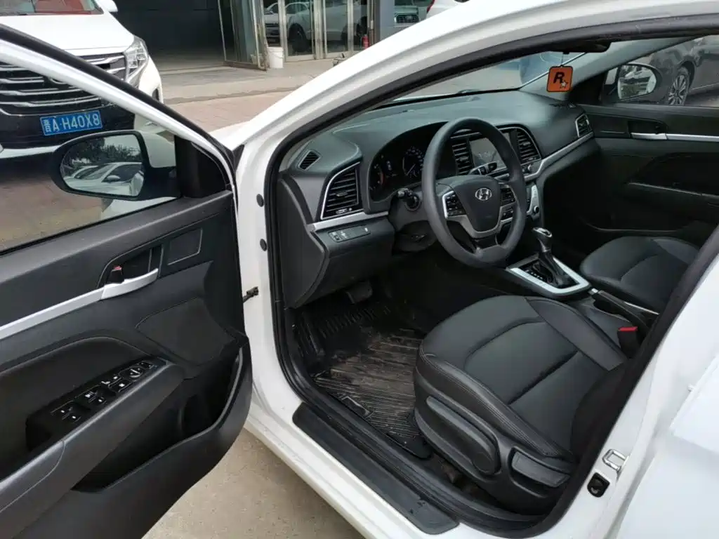 Hyundai Elantra 2019 — фото 16