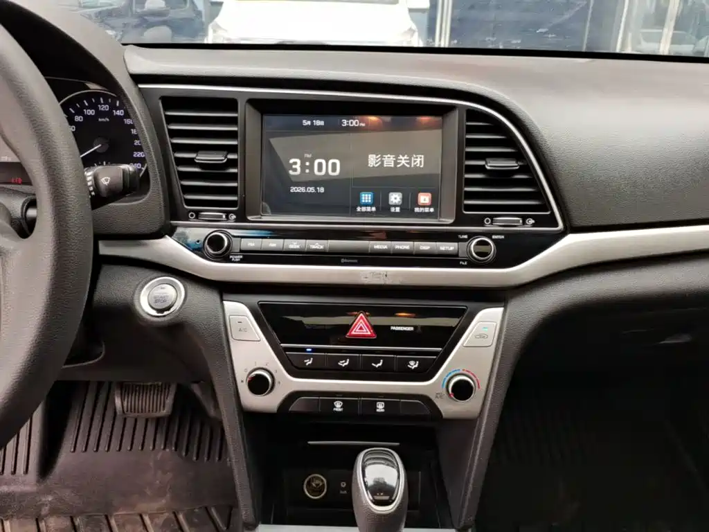 Hyundai Elantra 2019 — фото 13