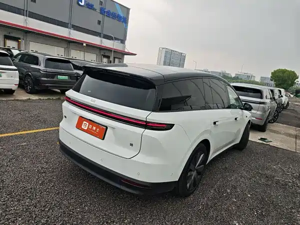 Li Auto i8 2025