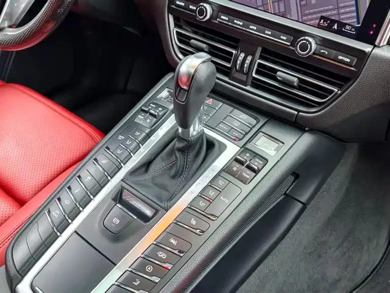 Porsche Macan 2021 — фото 14