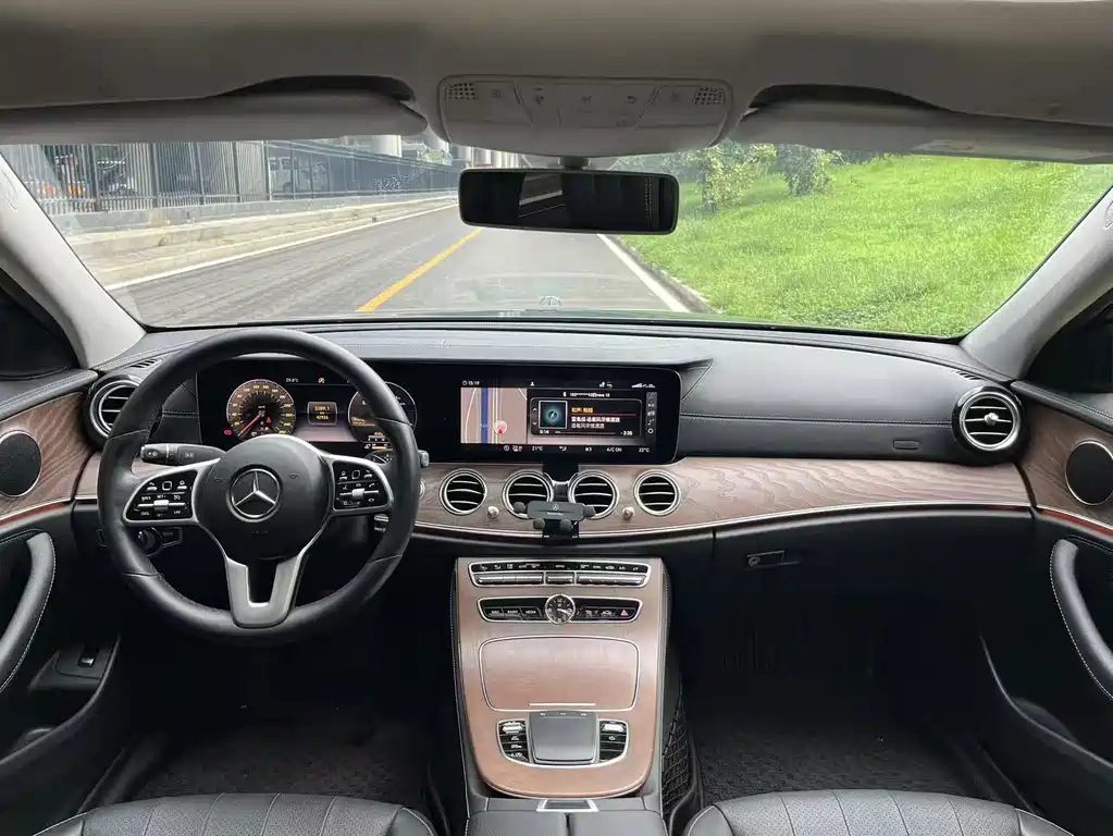 Mercedes-Benz E-Class 2020 — фото 16