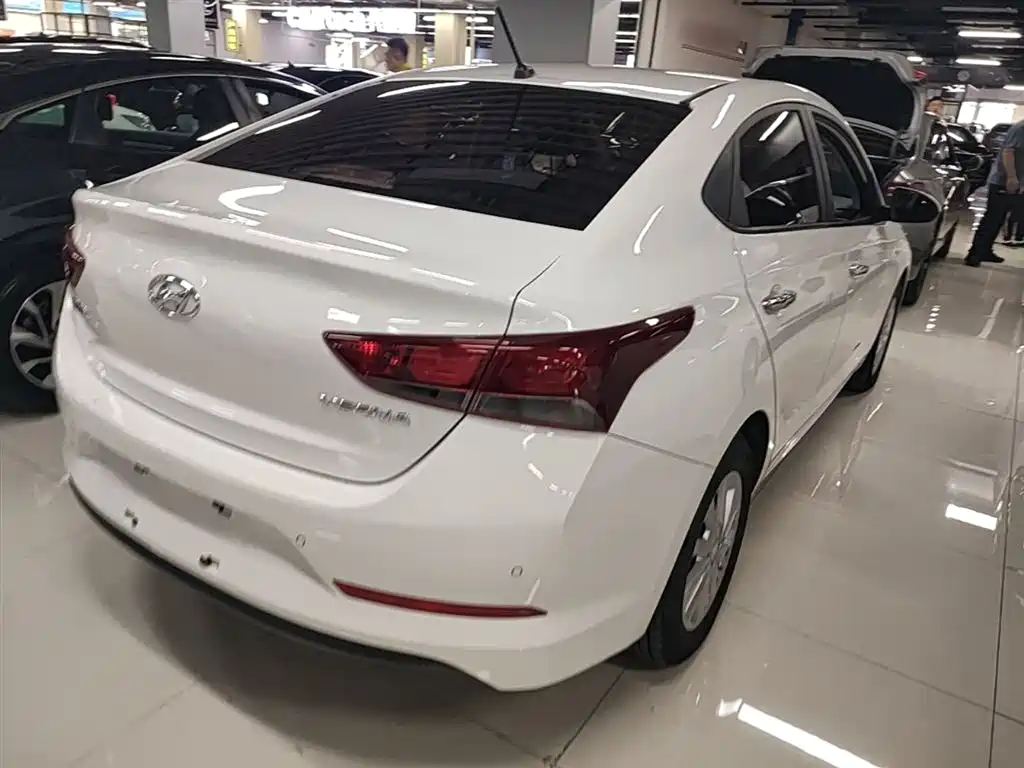 Hyundai Verna 2017 — фото 7