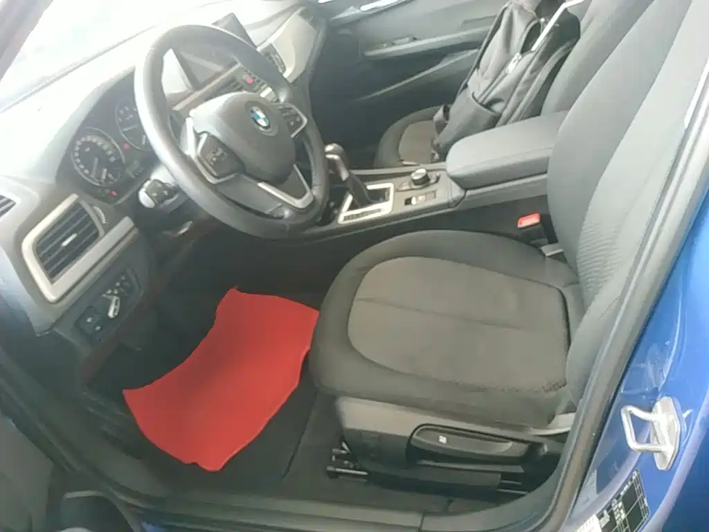 BMW 1 Series 2018 — фото 15