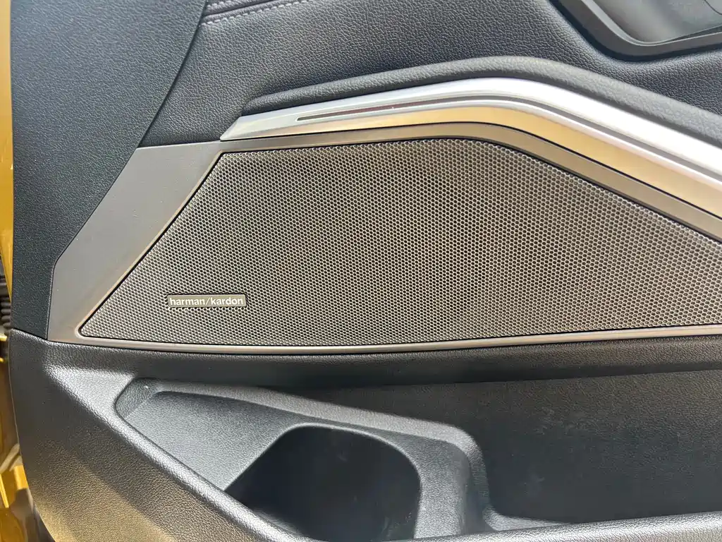 BMW 3 Series 2019 — фото 11
